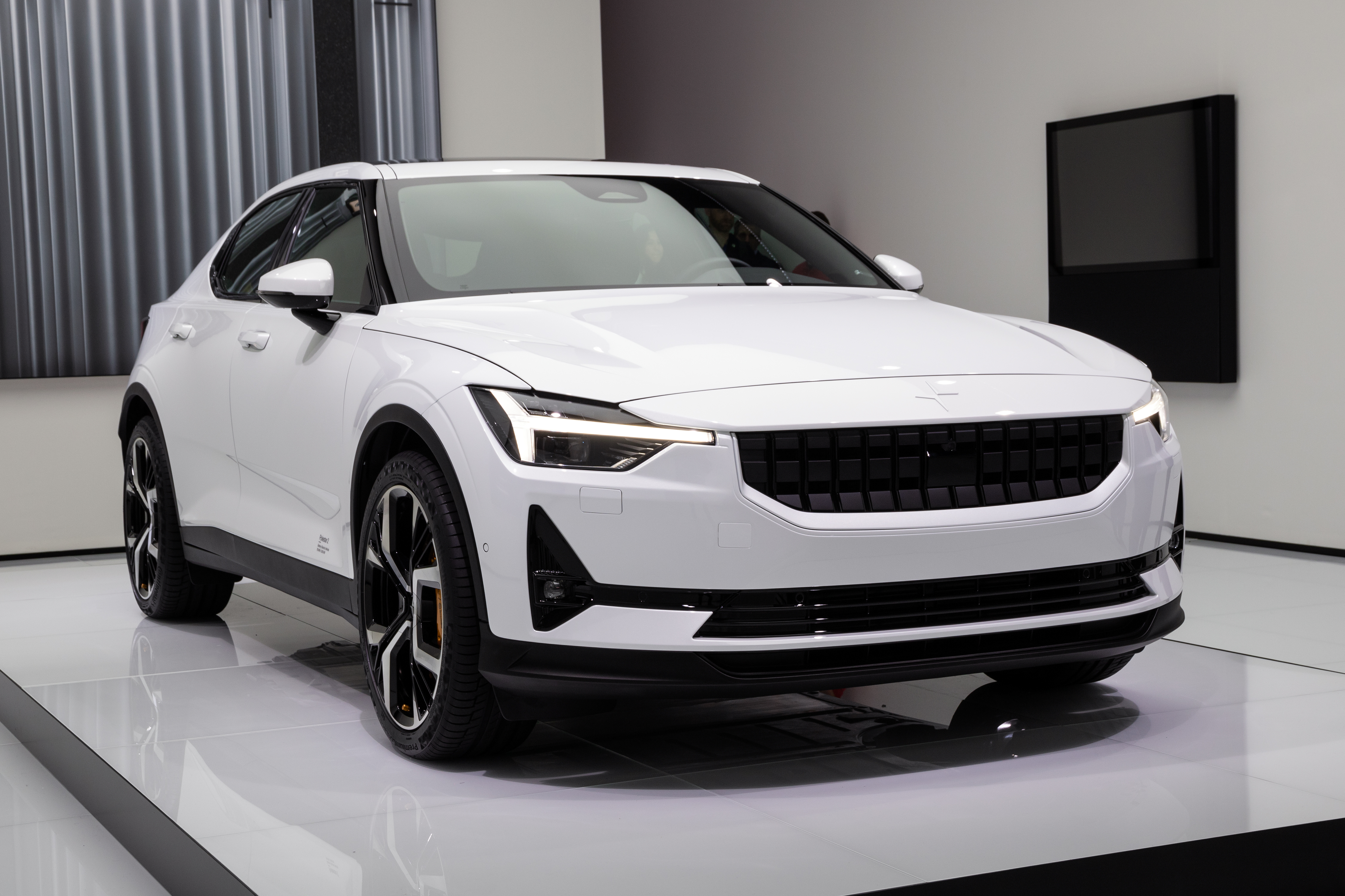 Vit elbil modell Polestar 2.