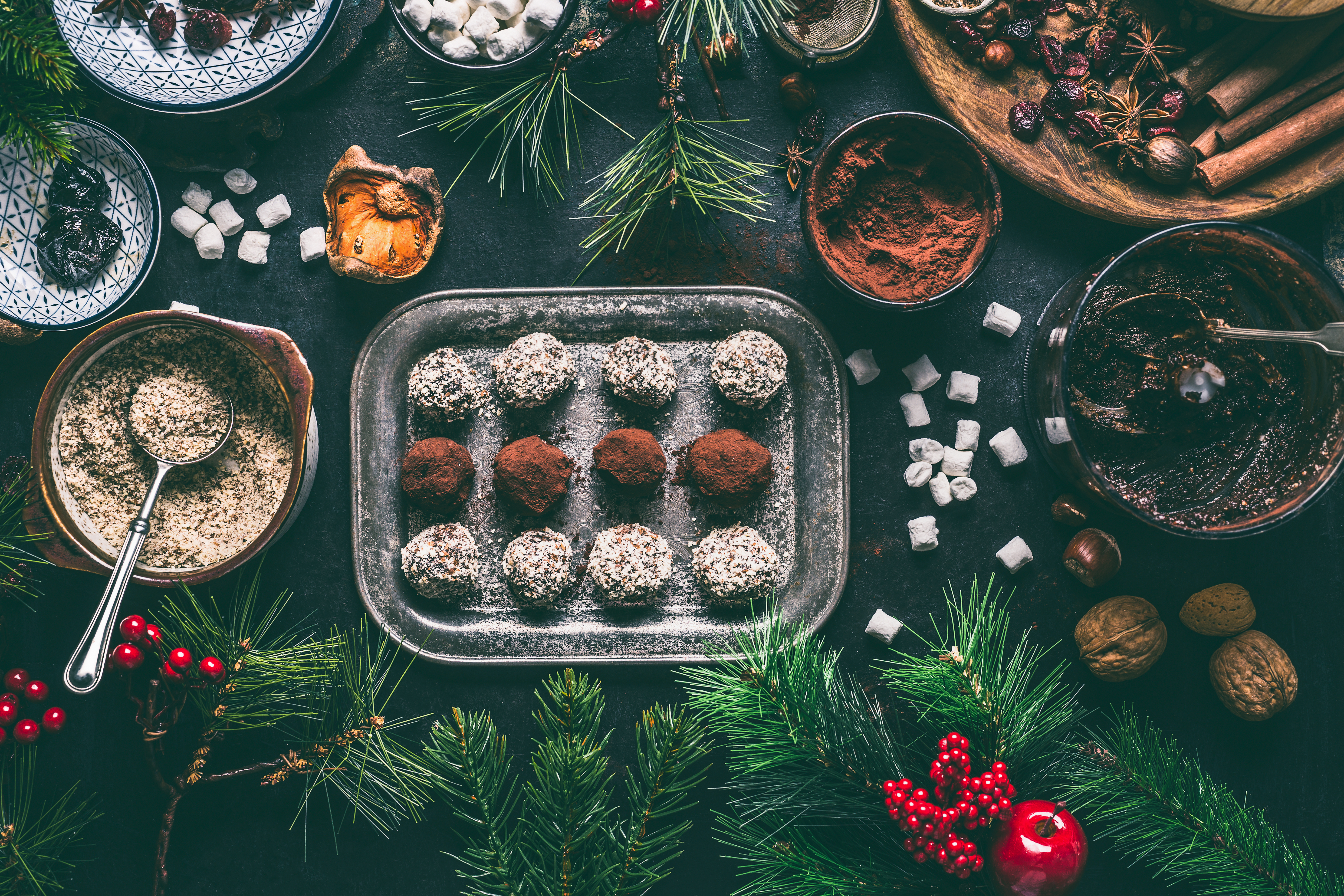 Vegansk godis på ett uppdukat julbord