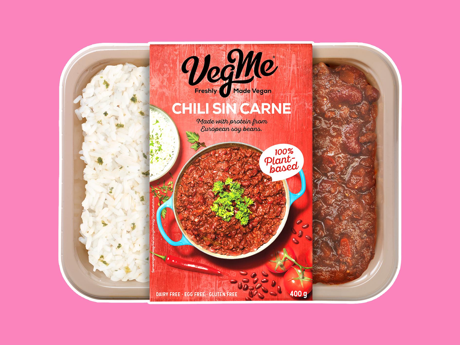 Chli sin carne från VegMe i färdigrättsförpackning mot rosa bakgrund