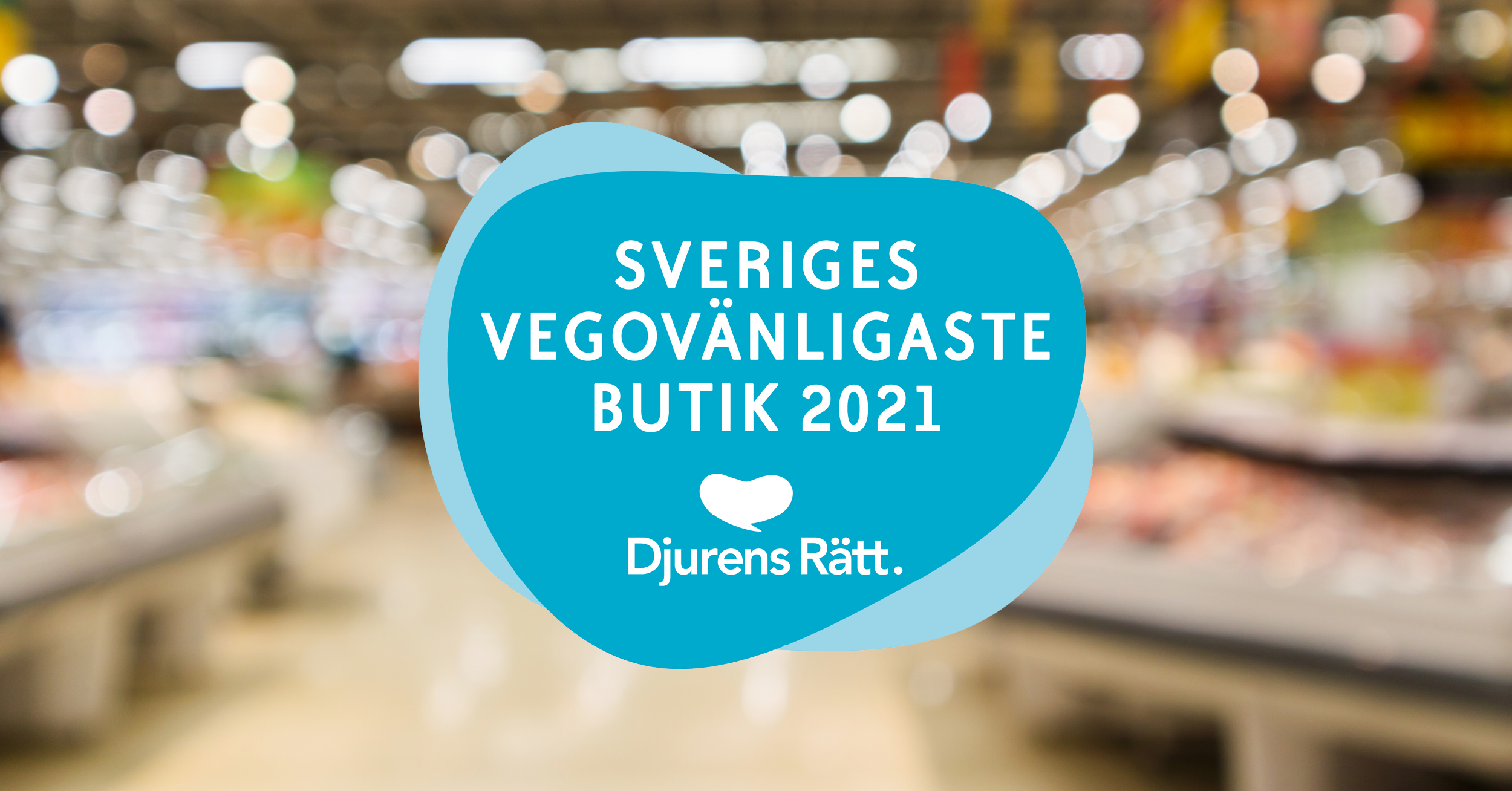 Blå dekal för Sveriges vegovänligaste butik, mot oskarp miljöbild från butik.