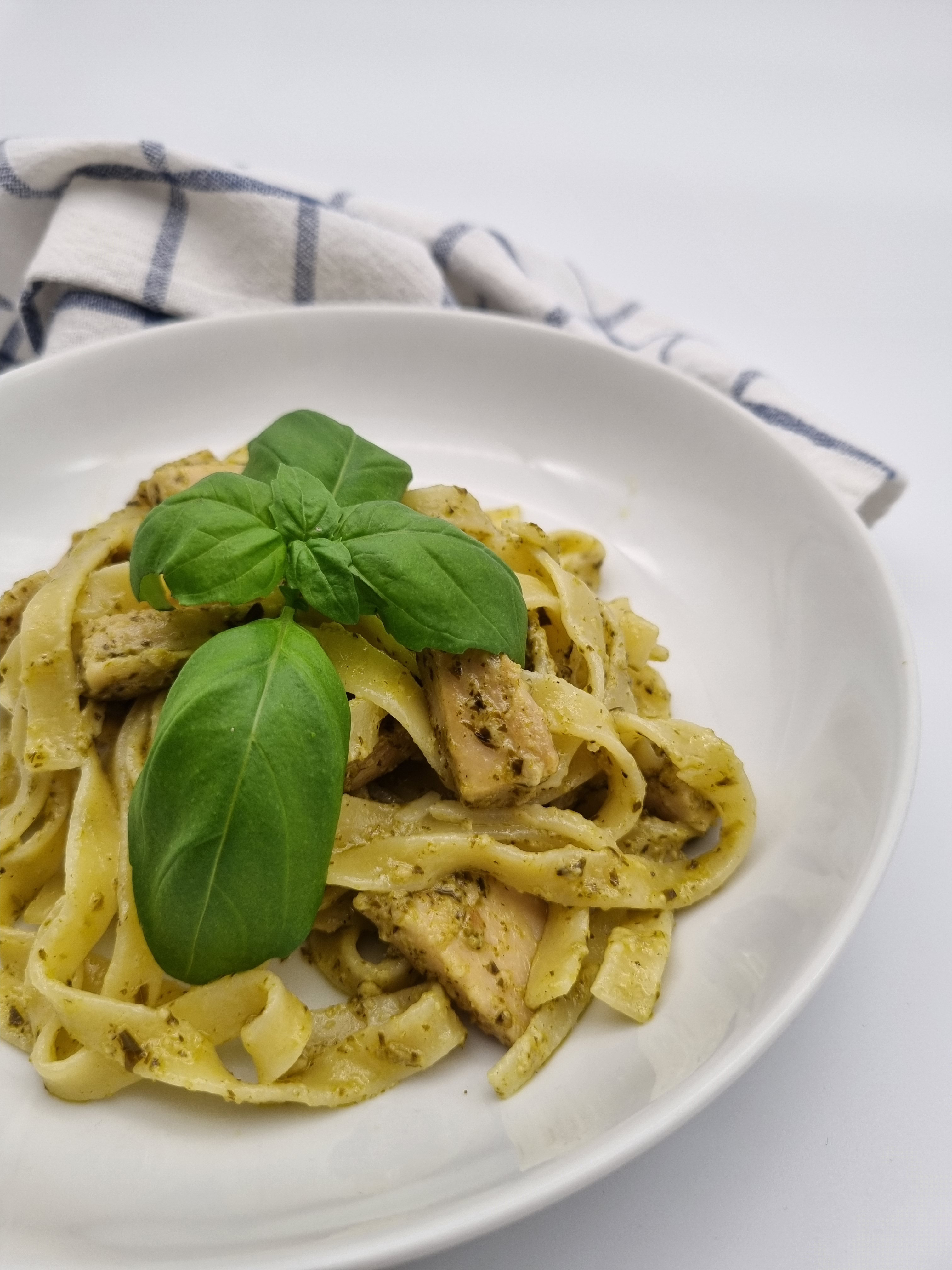 Pasta pesto med vegokyckling
