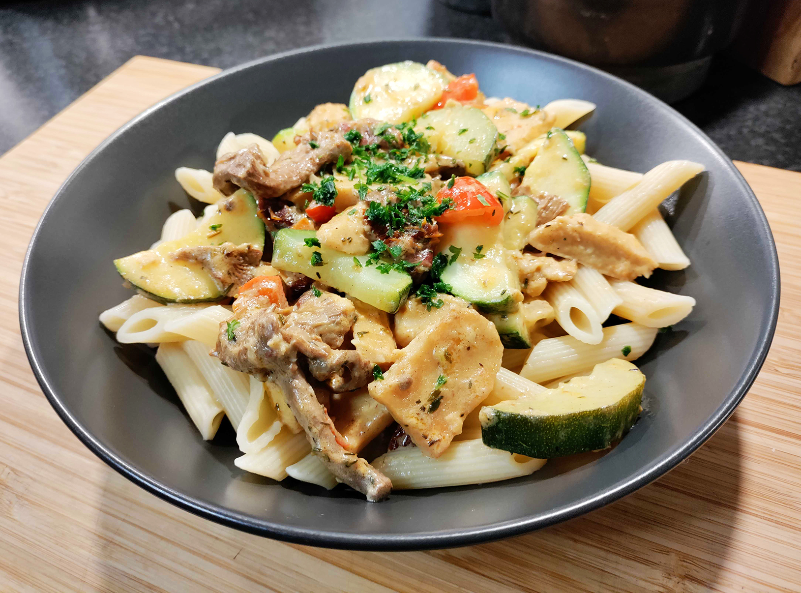 Vegansk kyckling- och kantarellpasta