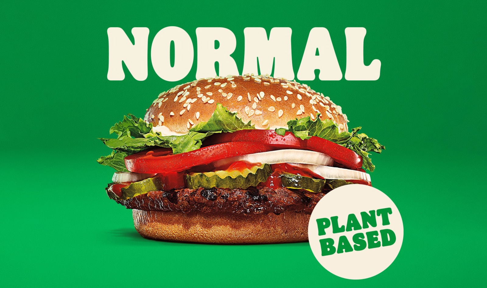Vegansk hamburgare från Burger King mot en grön bakgrund.