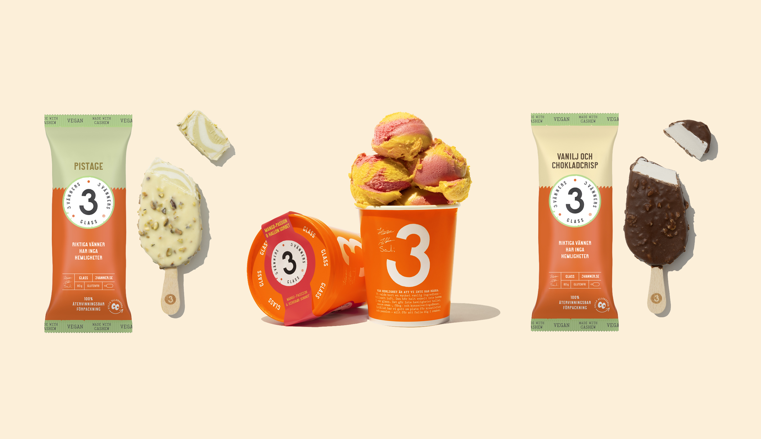 Tre veganska glassar uppradade mot en ljusgul bakgrund