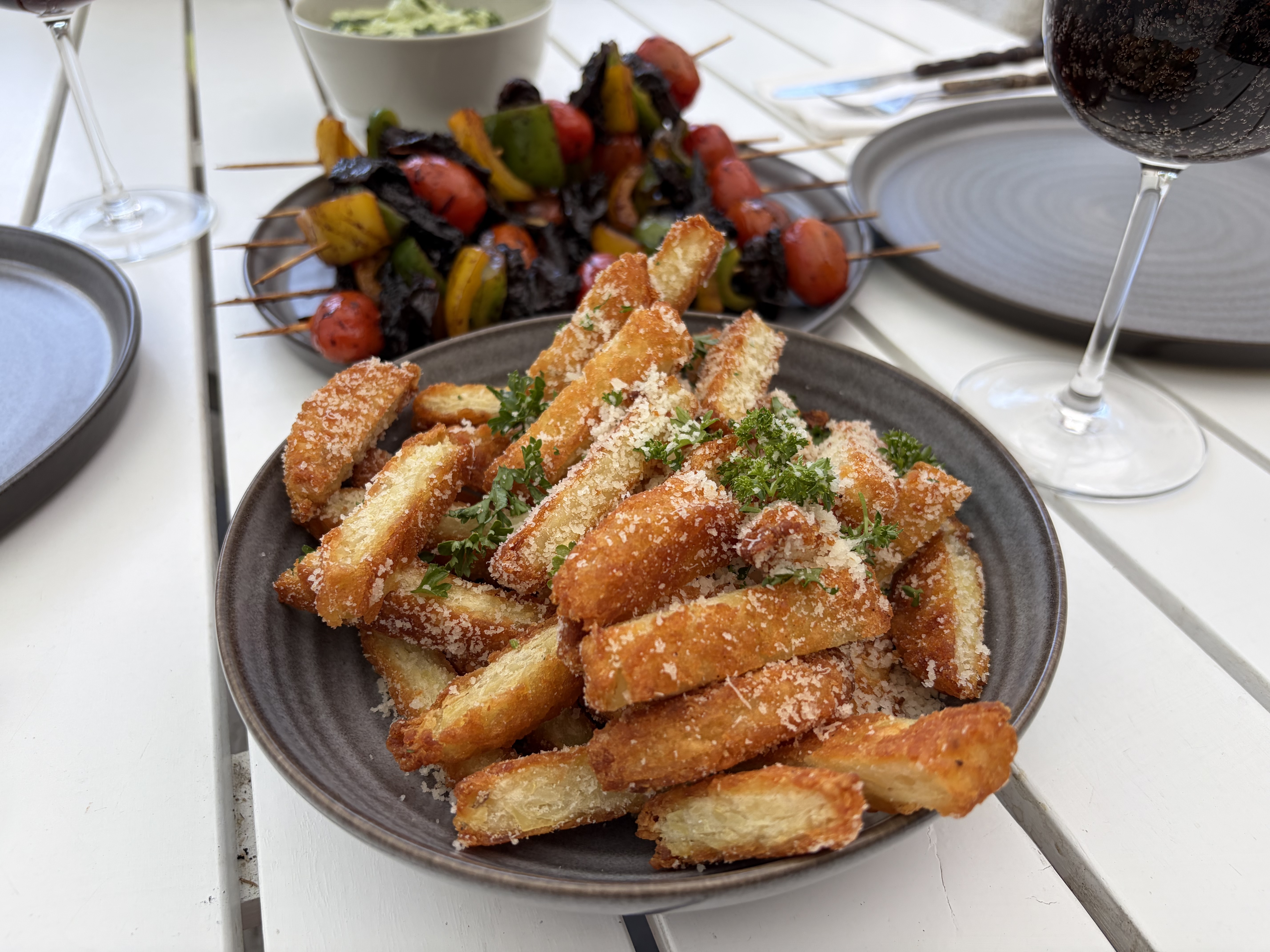 Pommes med parmesan och persilja