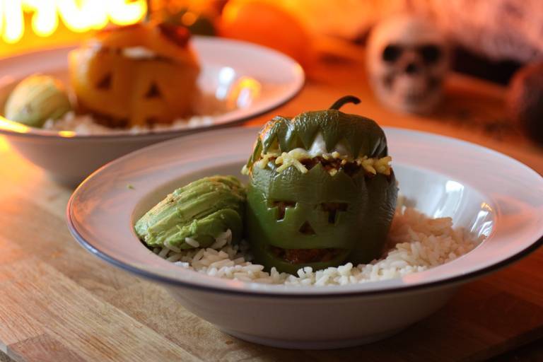 Fyllda halloweenpaprikor 