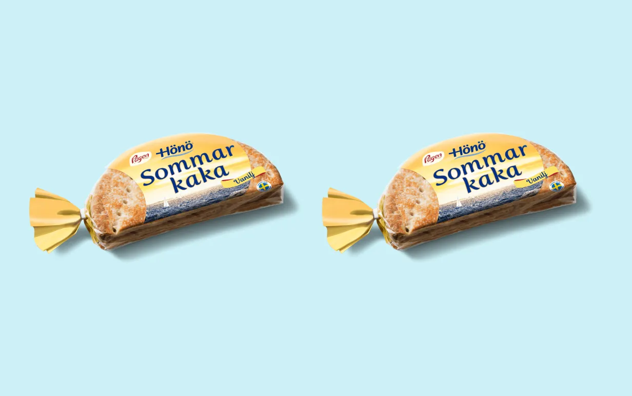 Två förpackningar med bröd mot en ljusblå bakgrund.