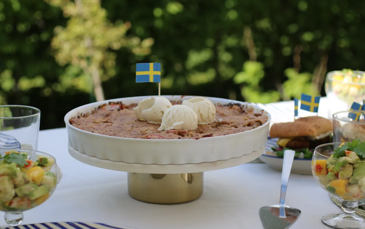 Vegansk knäckig rabarberpaj