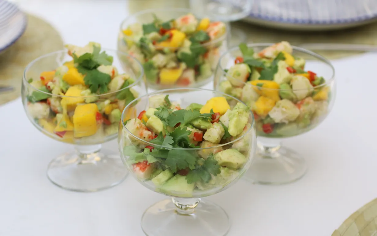 Ceviche med veganska räkor, avokado och mango