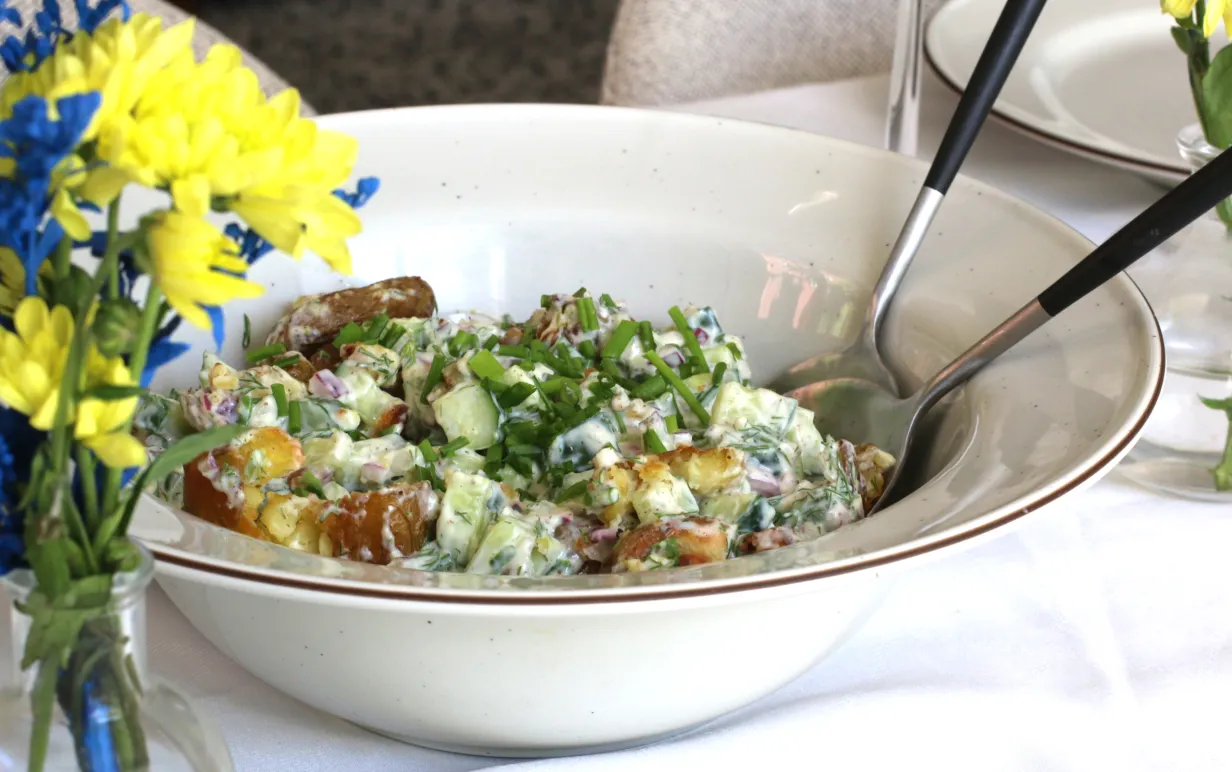 Smashed potatis med dill och senapsröra