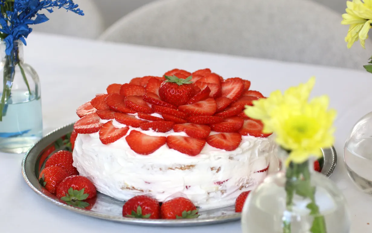 Vegansk jordgubbstårta