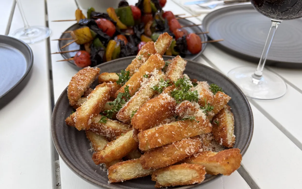 Pommes med parmesan och persilja