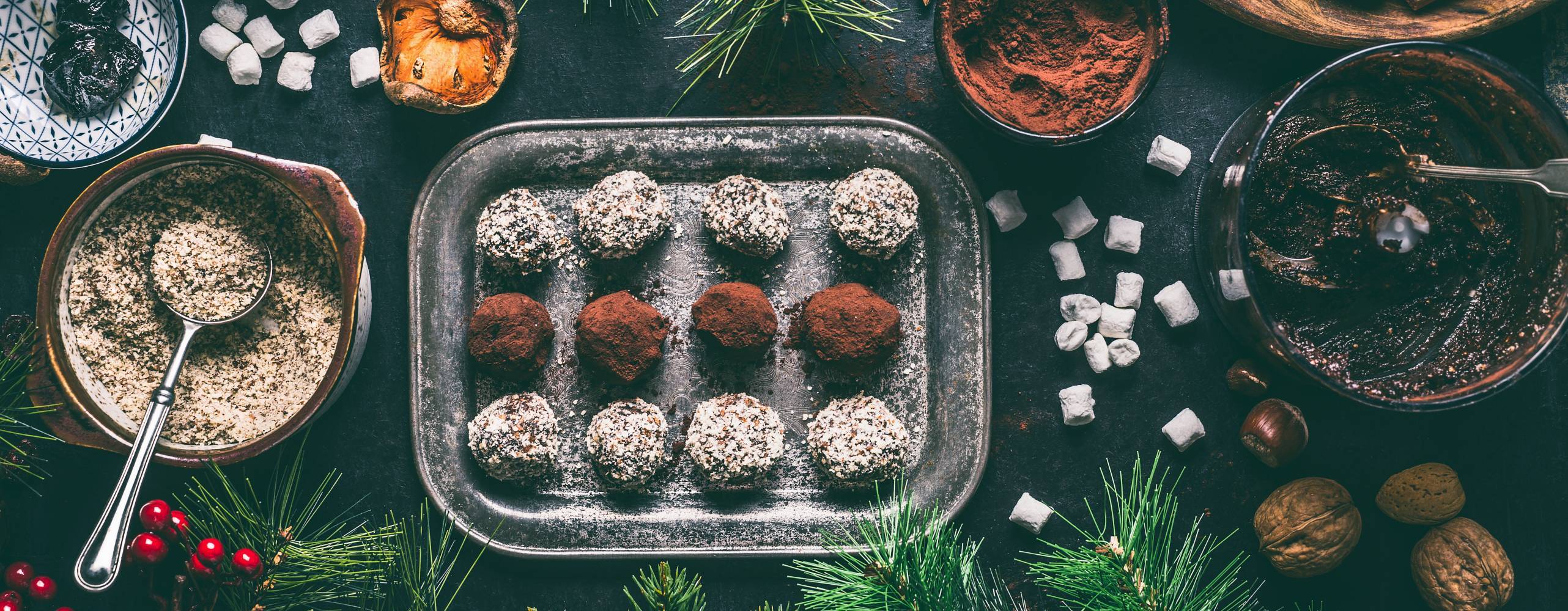 Vegansk godis på ett uppdukat julbord