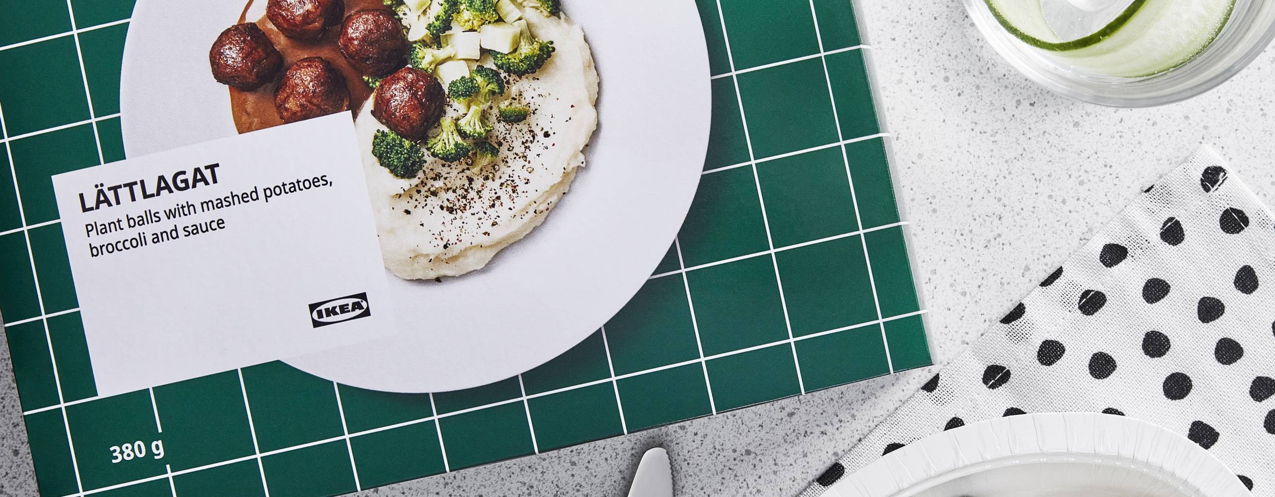 IKEA Lättlagat färdigrätt i paket med en portion vid sidan