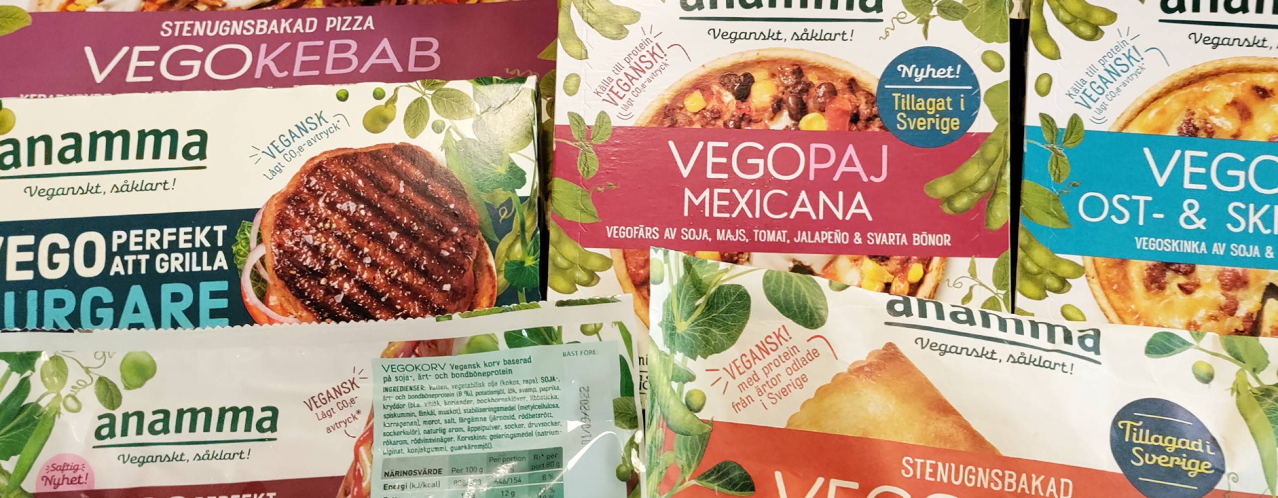 Anammas nya produkter upplagda i förpackningar bredvid varandra på ett bord.