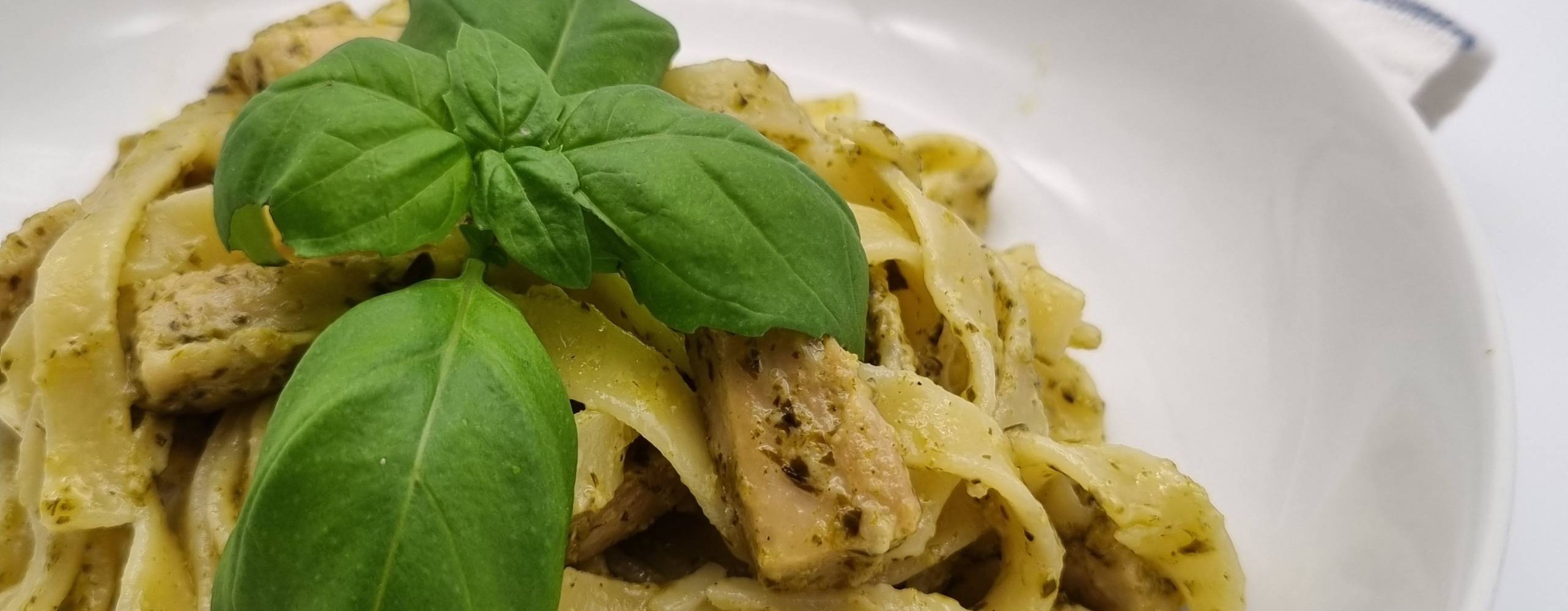 Pasta pesto med vegokyckling