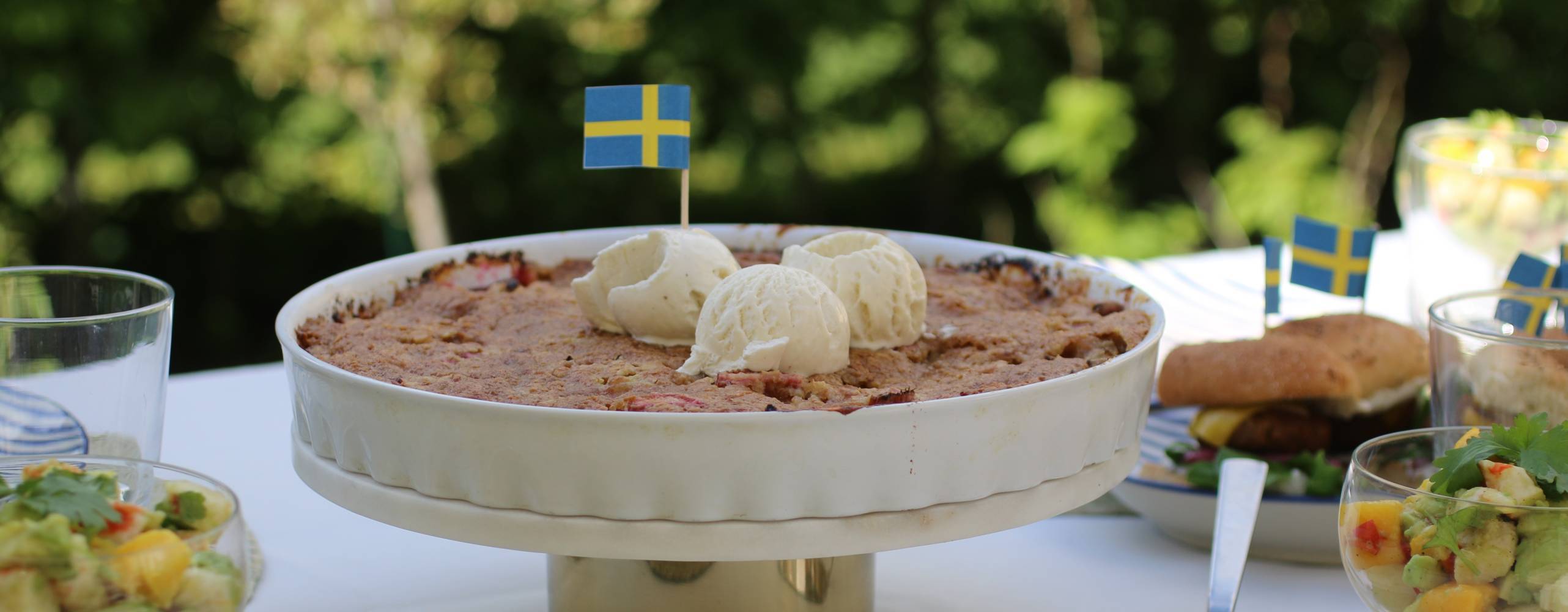 Vegansk knäckig rabarberpaj