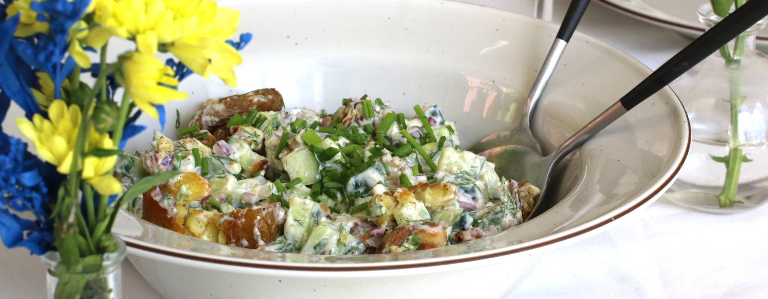 Smashed potatis med dill och senapsröra
